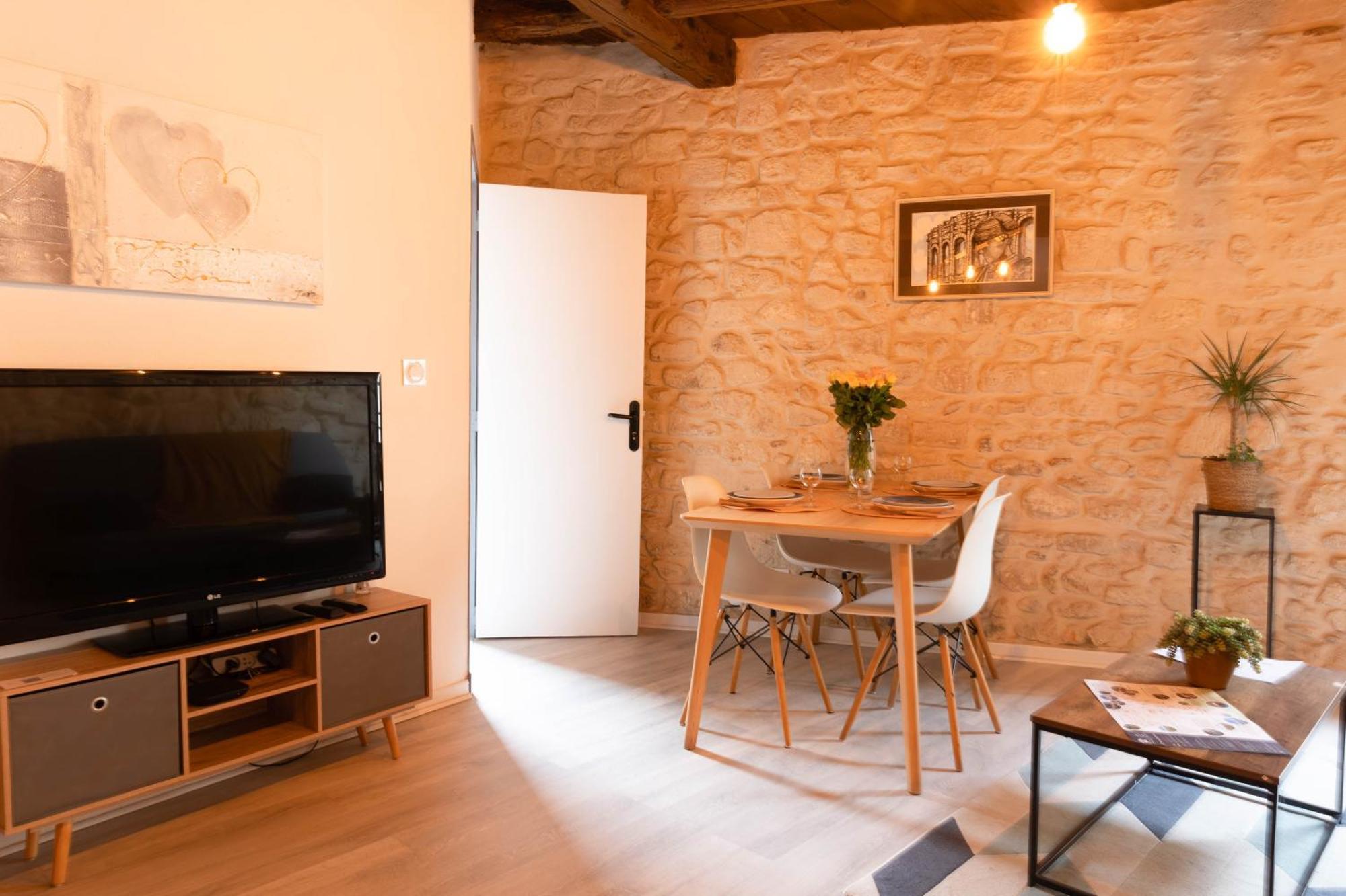 Immeuble 3 Apparts Centre Historique St Gilles Maisoncarreeconciergerie Сен-Жиль Екстер'єр фото